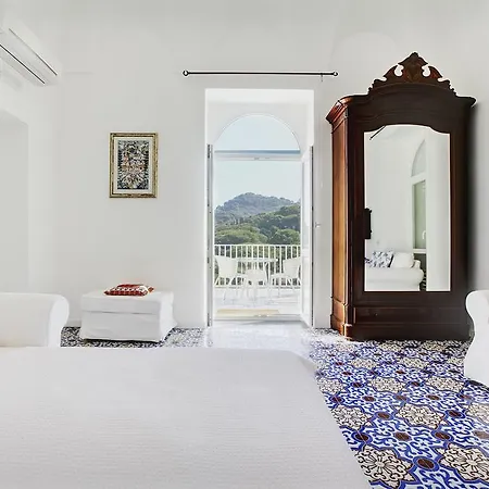 ゲストハウス Carolina カプリ